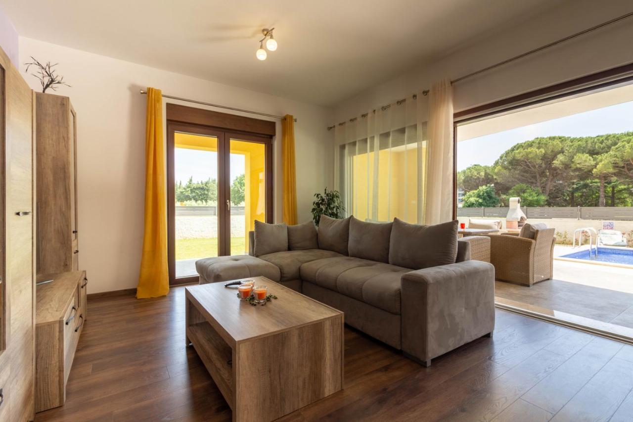 Modern Villa Eve In Medulin With Pool Near The Beach Εξωτερικό φωτογραφία