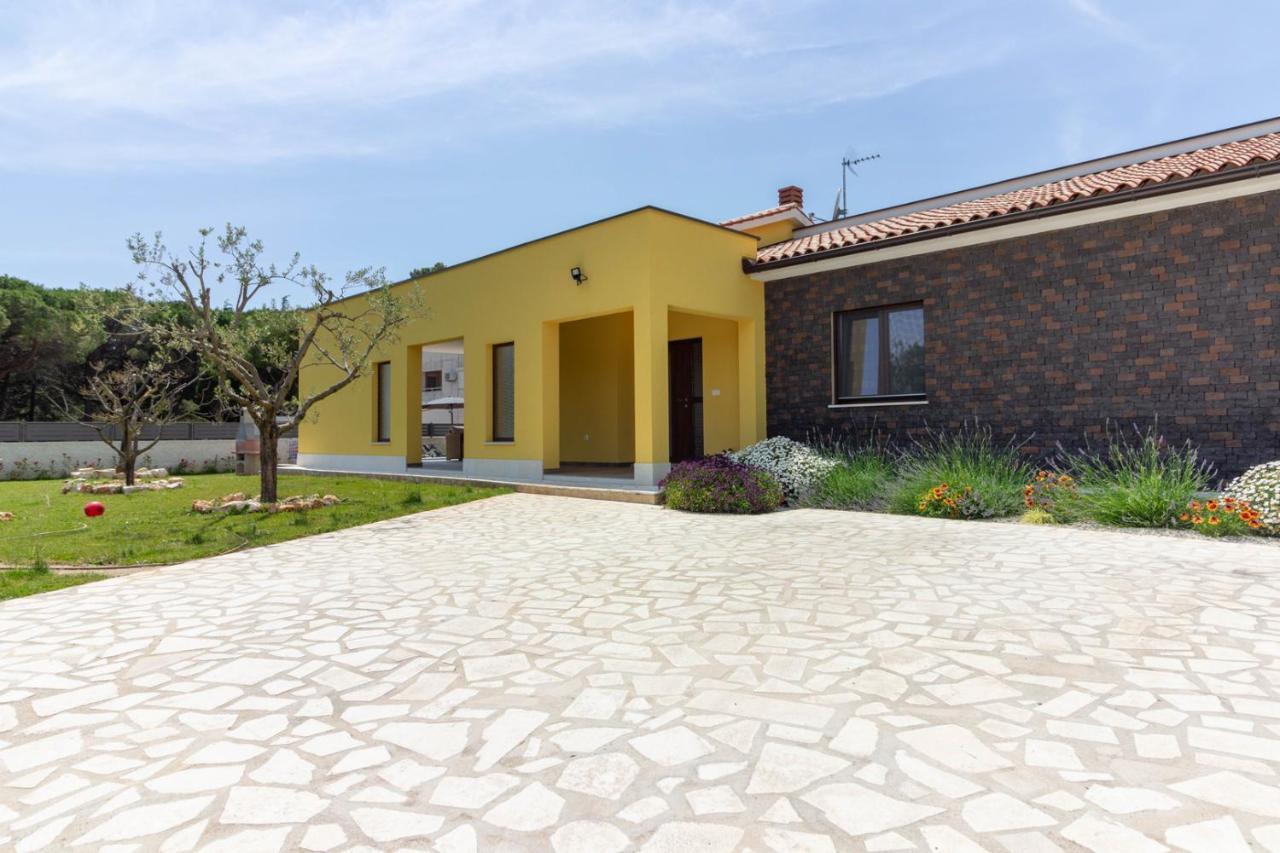 Modern Villa Eve In Medulin With Pool Near The Beach Εξωτερικό φωτογραφία