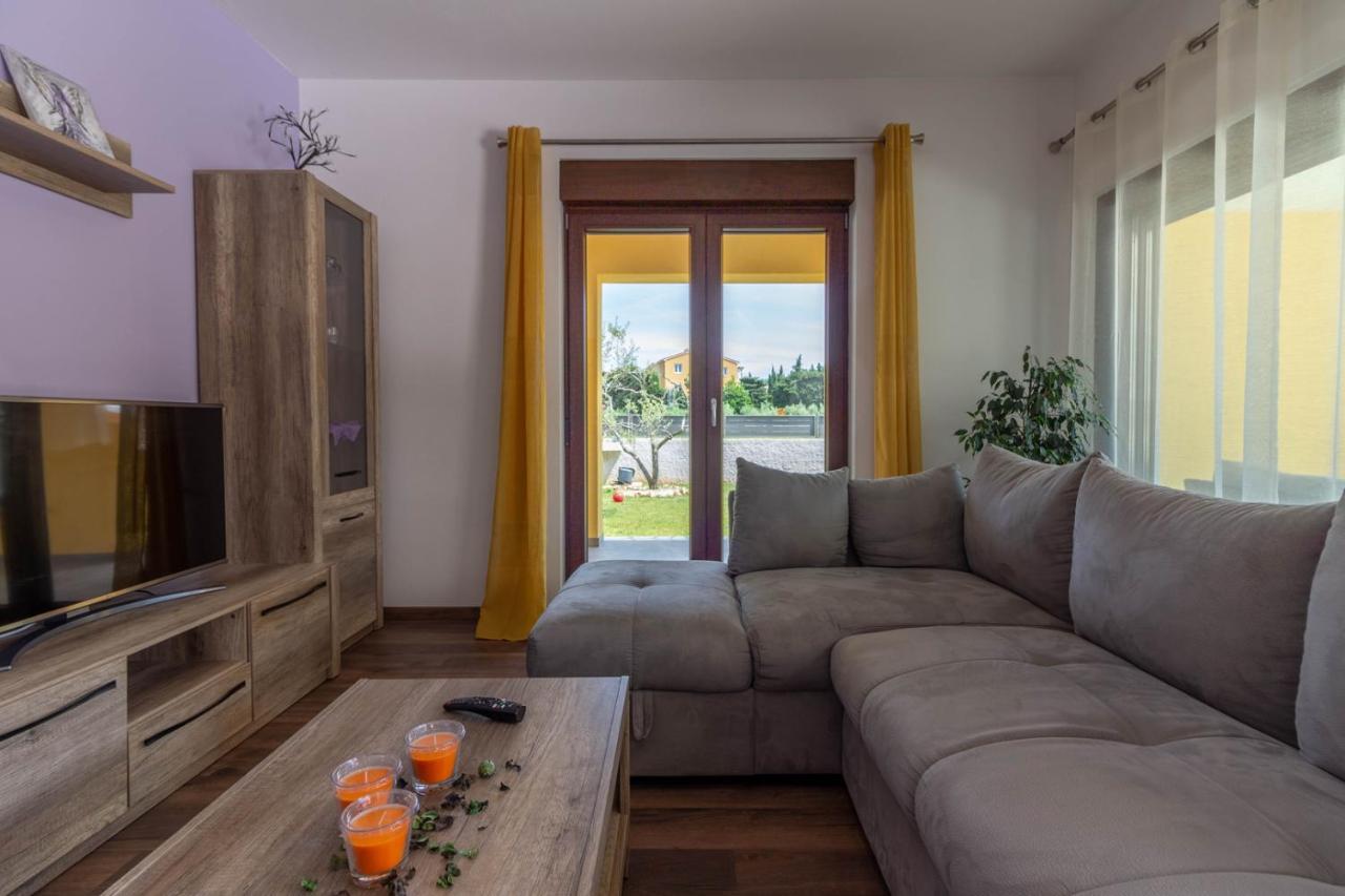 Modern Villa Eve In Medulin With Pool Near The Beach Εξωτερικό φωτογραφία