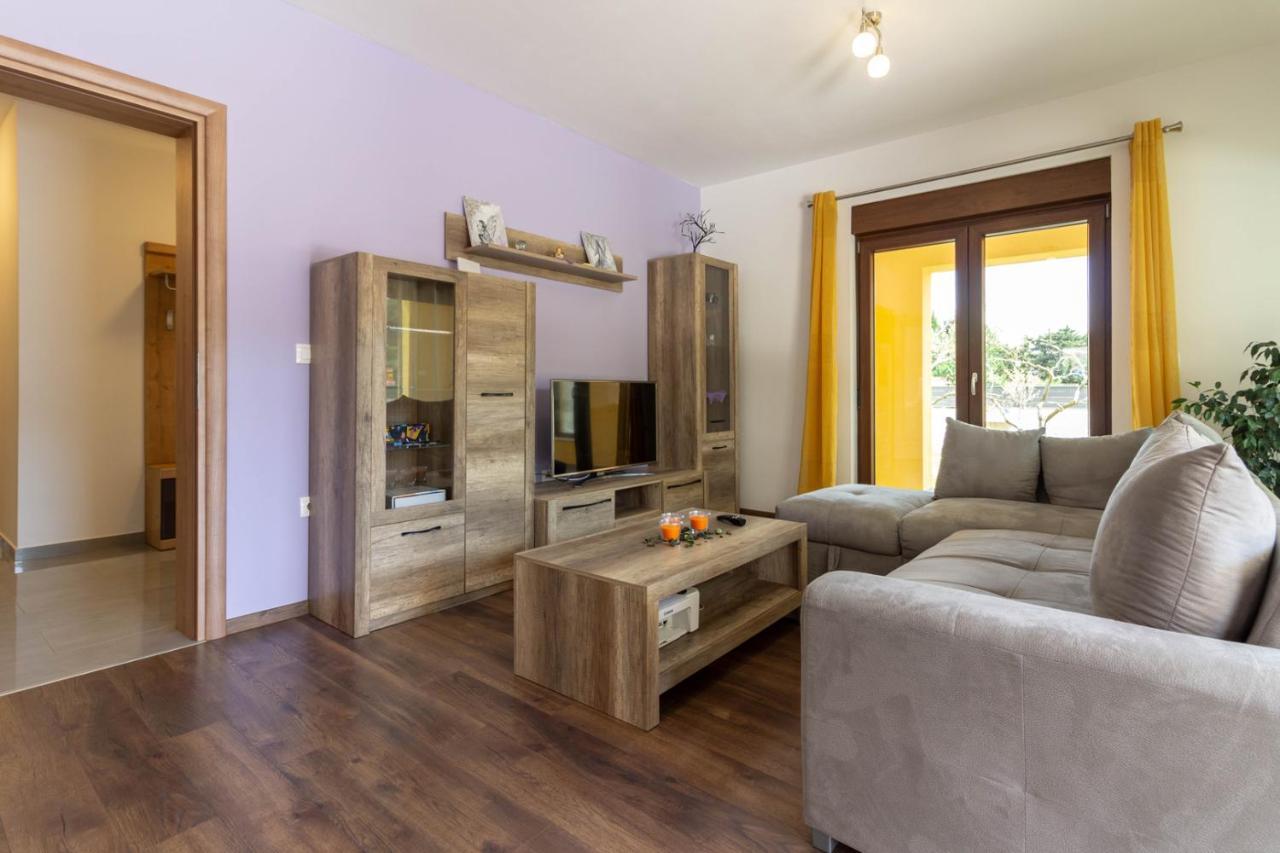 Modern Villa Eve In Medulin With Pool Near The Beach Εξωτερικό φωτογραφία