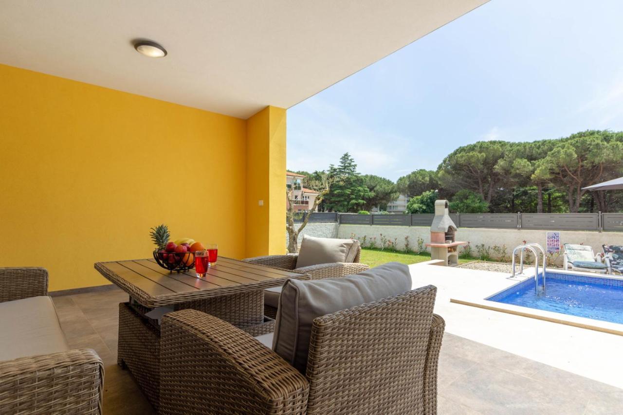 Modern Villa Eve In Medulin With Pool Near The Beach Εξωτερικό φωτογραφία