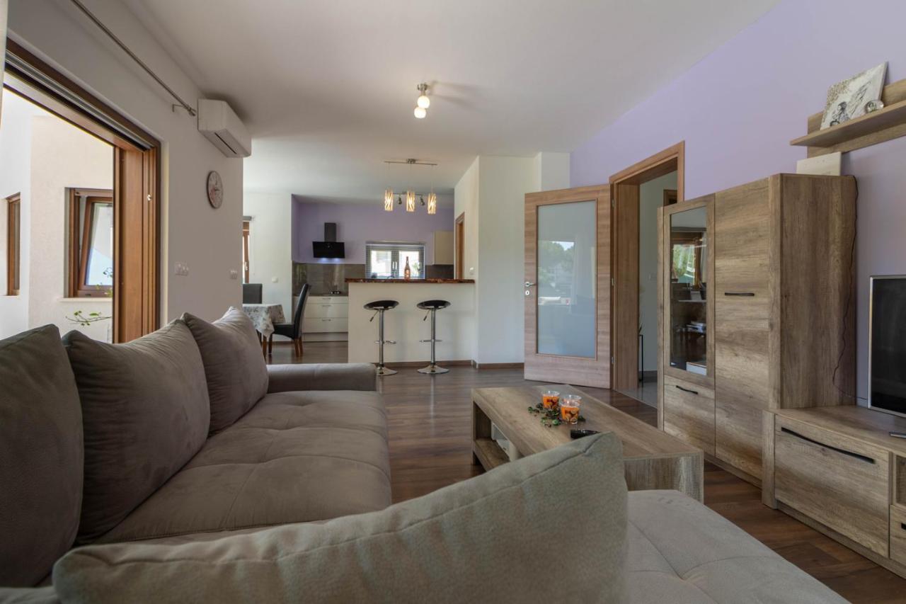 Modern Villa Eve In Medulin With Pool Near The Beach Εξωτερικό φωτογραφία